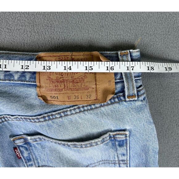 Vintage Levis 501 Jeans Mens 36x32 Blue Light Wash Button Fly made in USA - Picture 13 of 16